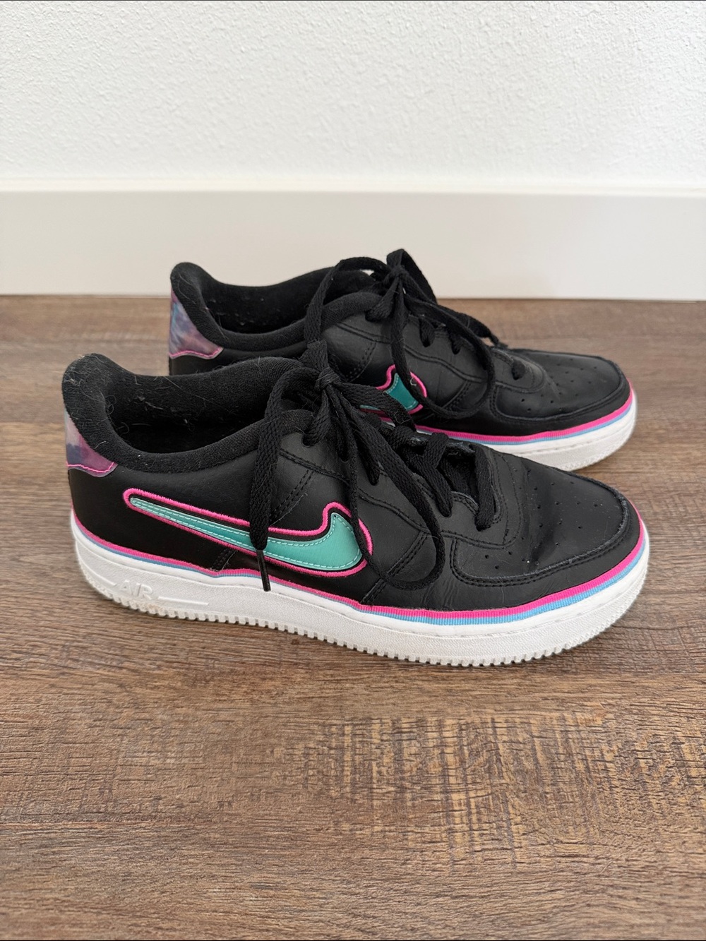 Nike Air Force 1 '07 LV8 Sneakers